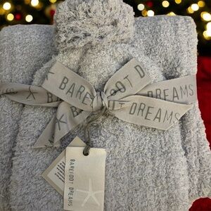 NWT Barefoot Dreams Cozy Chic Pom Pom Beanie & Scarf Set